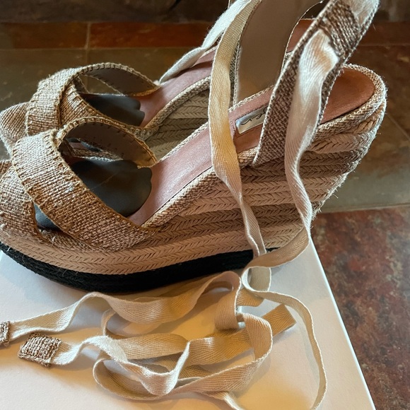 Halogen ankle tie wedges. - Picture 3 of 8